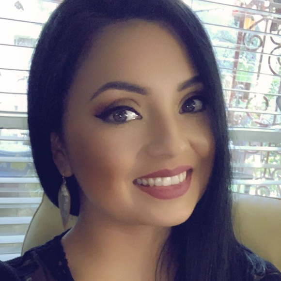 Meet your Posher, Vanessa - Picture 1 of 1